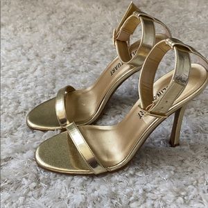 Gold Sandels